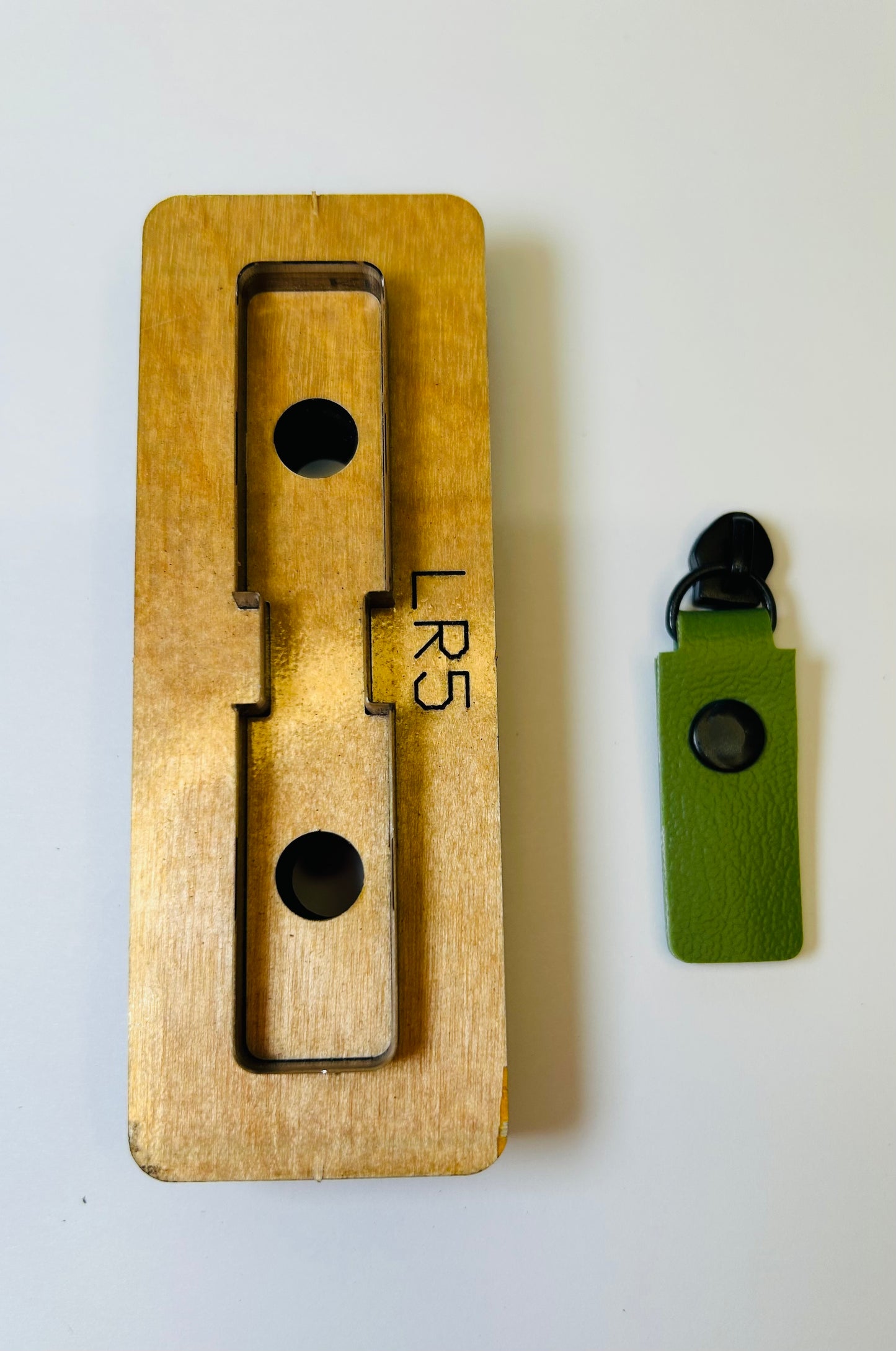 Custom Zipper Pull Die