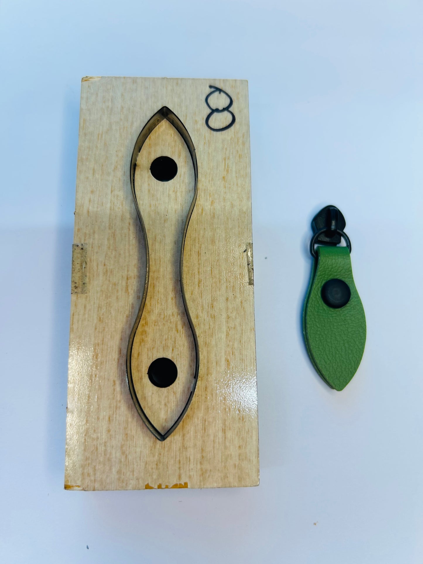Custom Zipper Pull Die