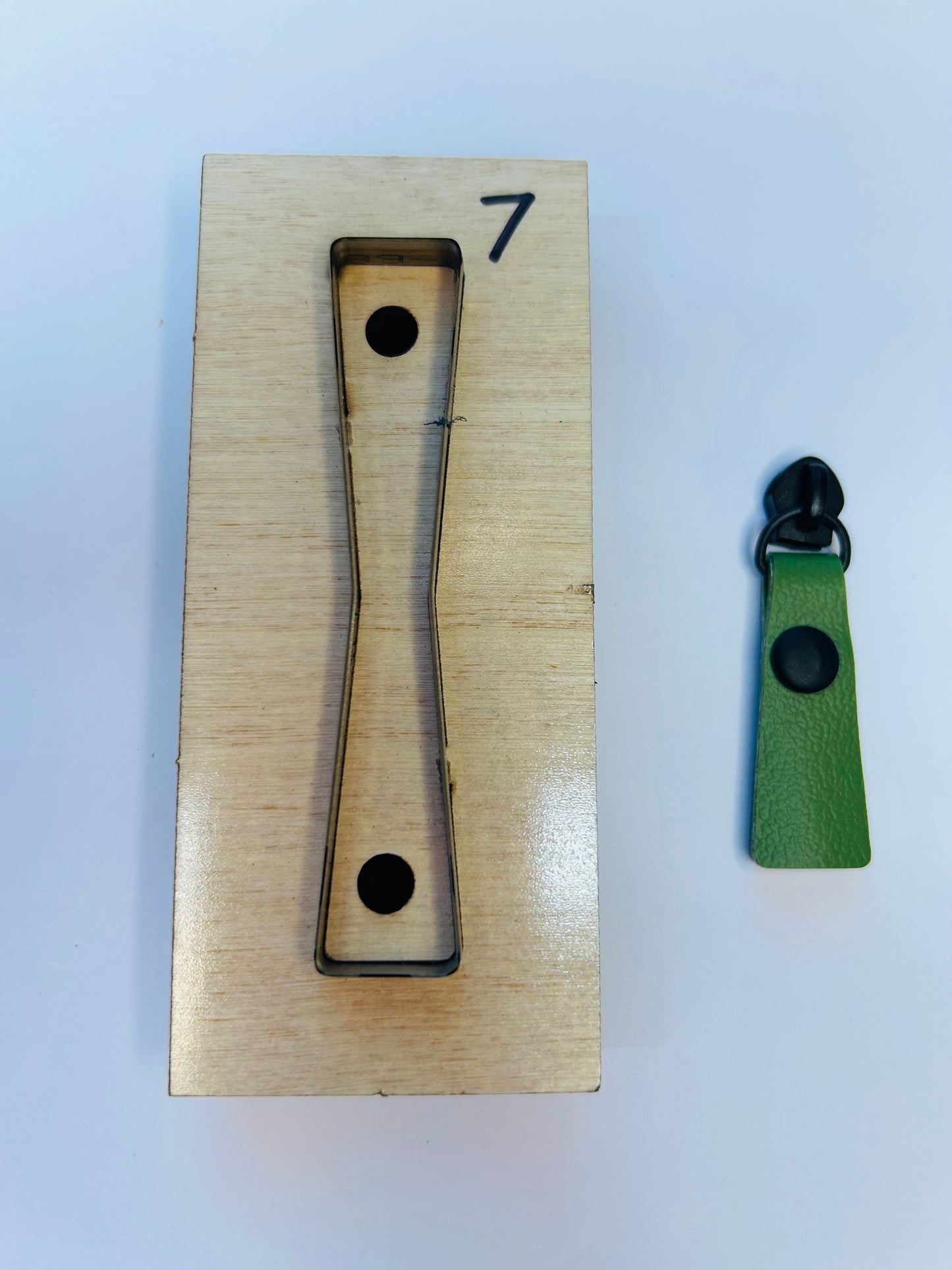 Custom Zipper Pull Die