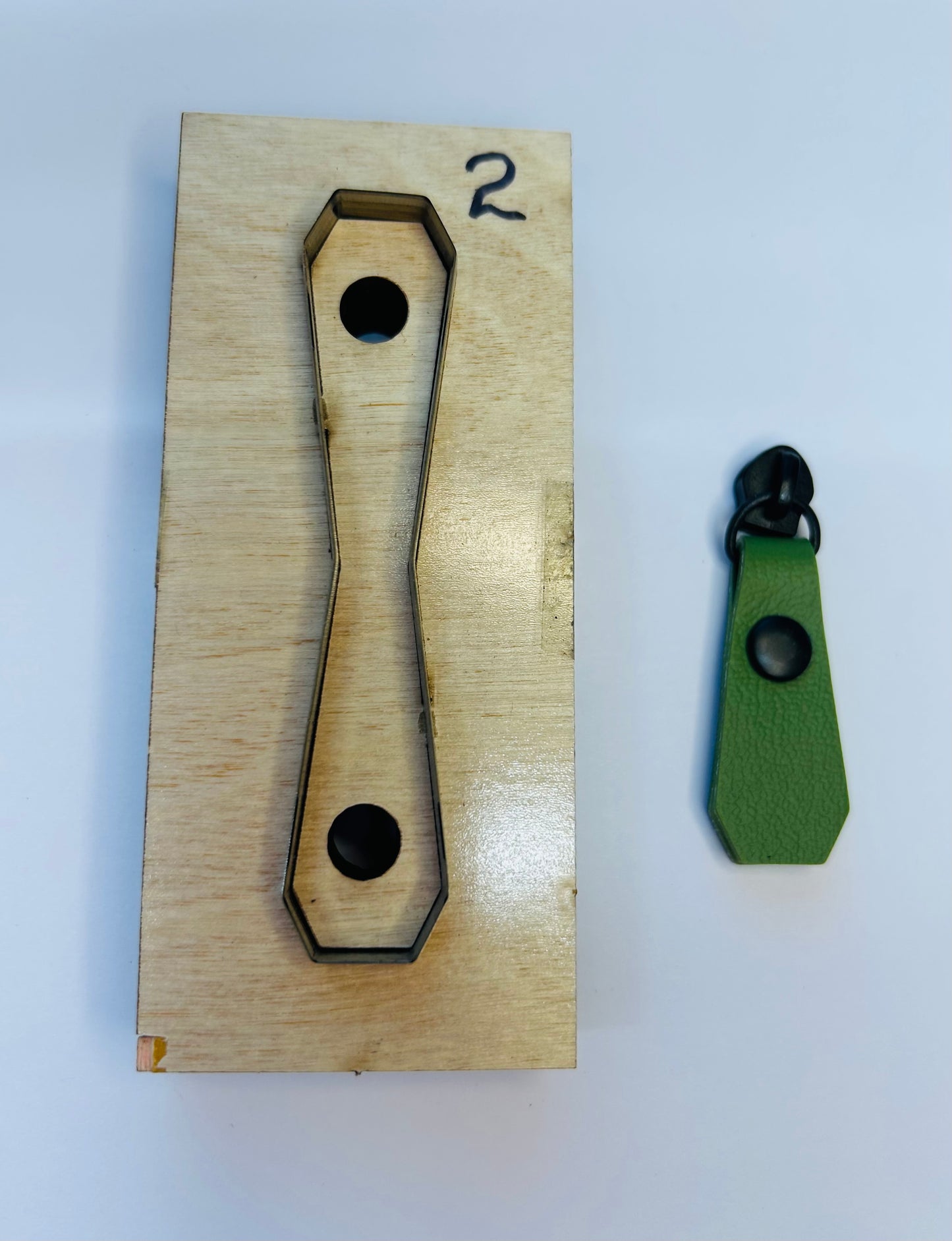 Custom Zipper Pull Die